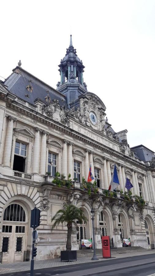 Appartement Au Calme, Avec Parc Prive, 50M Du Tram Tours Exterior photo